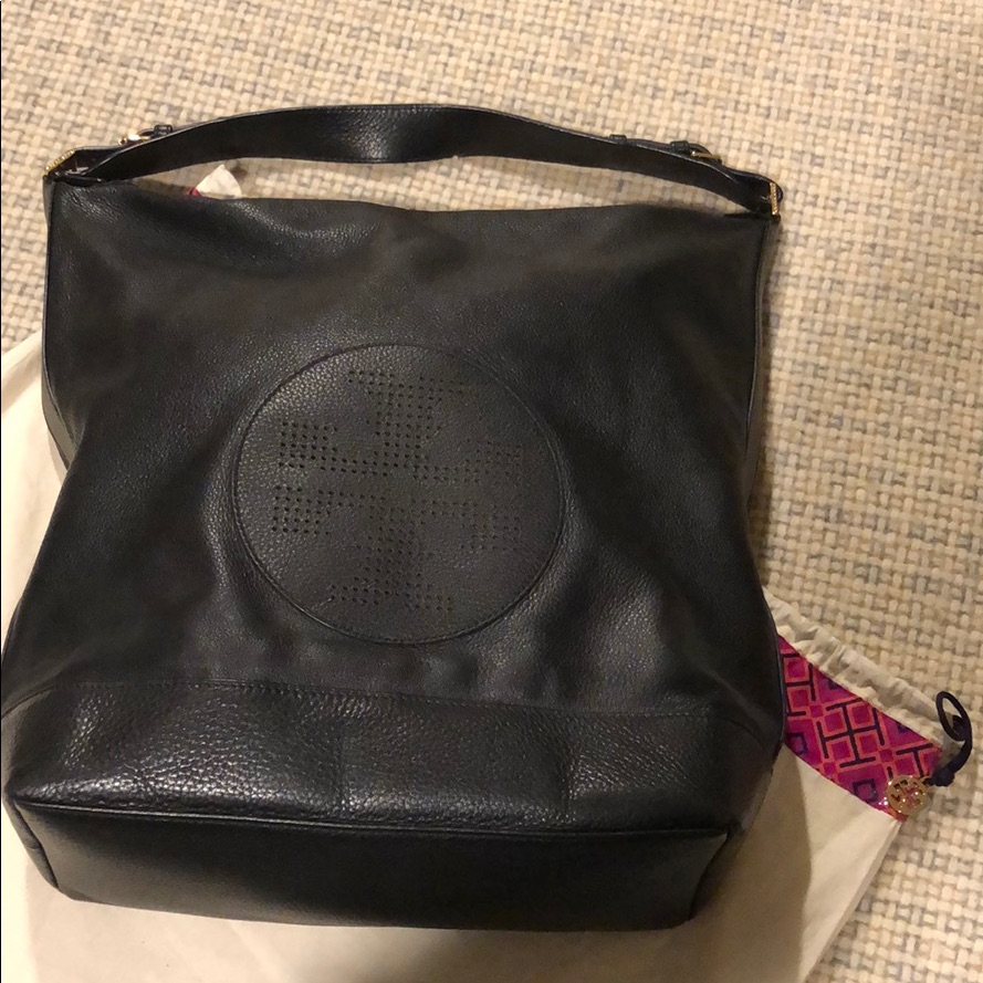 Tory Burch Leather Purse. Excellent Condition!